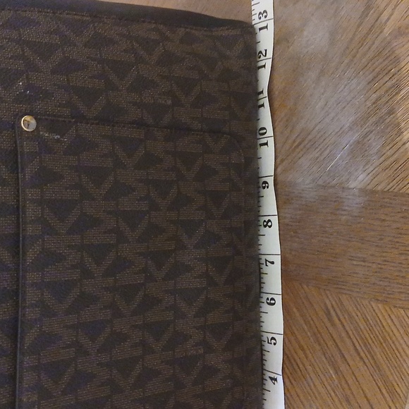 Michael Kors Medium Walsh Multifunction Tote โ Brown/Black - Picture 8 of 15